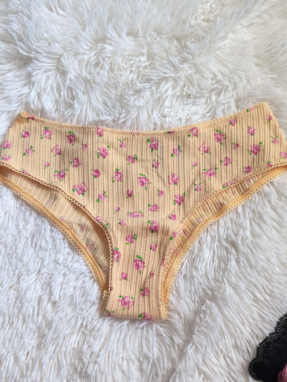 🌸 3 FOR $15 🌸 Floral Ribbed Cheekster - Yellow with Pink Rose Print